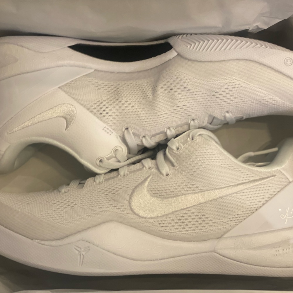 Kobe 8 Protro Halo men’s size 10. New in box